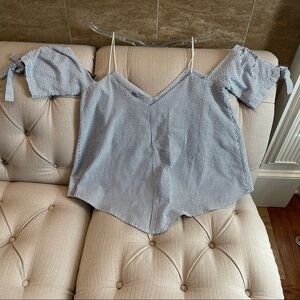 K:  𝅺Kimchi Blue Urban Outfitters Seersuckers Cold Shoulder Top | Sz L
